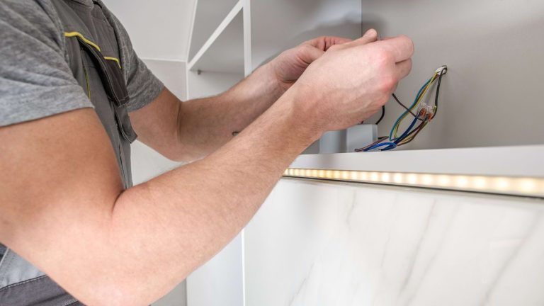 Instalación de luminarias LED por Thelecer