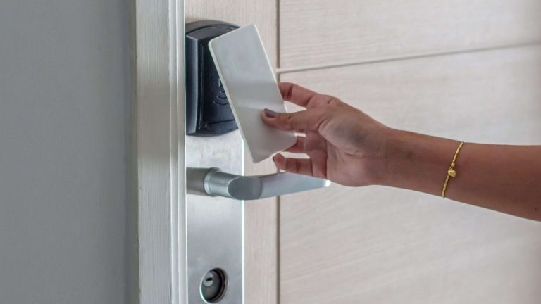 Sistemas de control de acceso y presencia por Thelecer